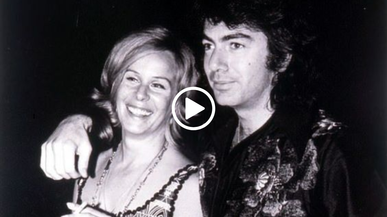 Neil Diamond – Girl, You’ll Be a Woman Soon